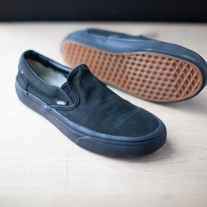 Unisex black vans women’s size 8.5 and men 7.4